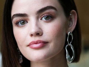 Egy ember van, aki istennő ezzel a frizurával: Lucy Hale