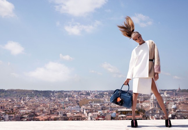 Cara Delevingne Rómában FENDI-ben