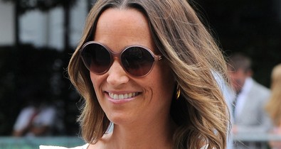 Katalin hercegné húga meztelenruhában tűnt fel a Forma-1-en, Pippa Middleton csak úgy ragyogott