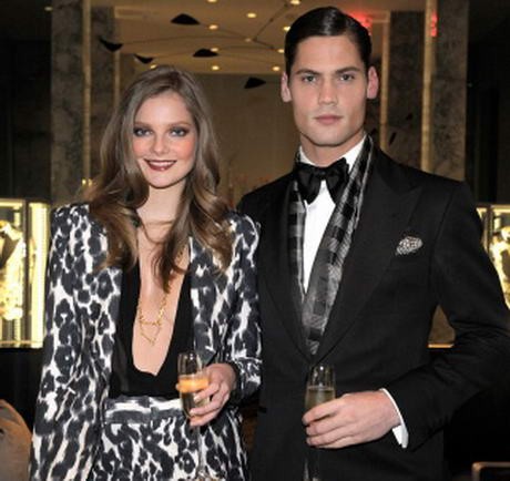 Enikő és híres modell, Sean Opry