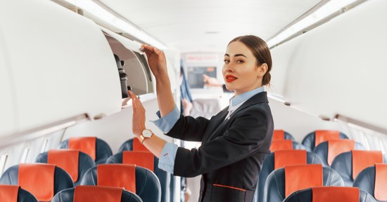 Légiutaskísérő magyarázza el, miért tilos ez a dolog egy repülőgépen utasként
