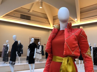 Zoób Katti retrospektív kiállítása megjósolja a jövő trendjeit