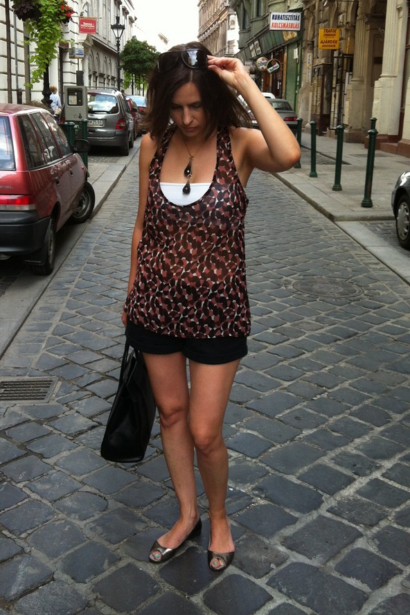 Este fröccs, át se kell öltözni hozzá