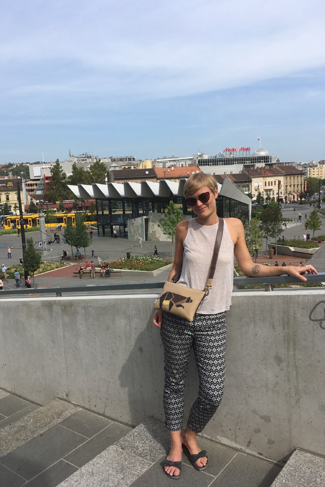 Varga Zsófi kényelmes szettet választott a mai munkához