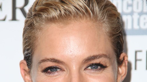 Hogyan variálhatod a rövid hajat? Sienna Miller megmutatja