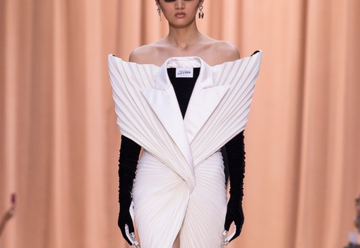 Örökbefogadott gyerekként nőtt fel, most a Jean Paul Gaultier divatháznak tervezett haute couture kollekciót - Olivier Rousteing szárnyal