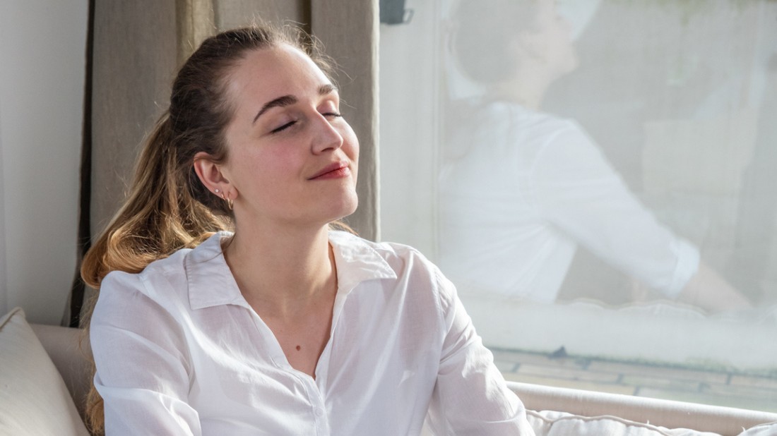 A mentális egészség szempontjából is fontos, hogy az otthonodban tiszta energiák vegyenek körül - szakértőnktől megtudhatod, hogyan tisztíthatod meg nagyon egyszerűen a tereket, például vendégség után