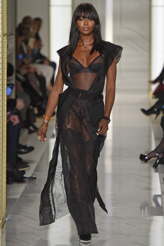 Naomi Campbell volt a show záró modellje