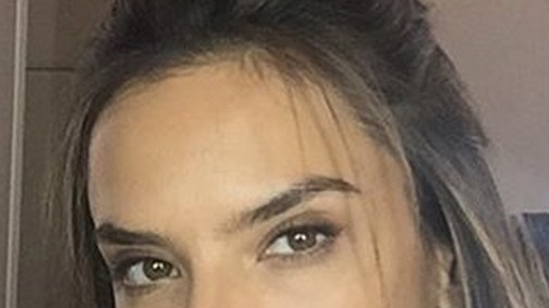 Mindenki a szupermodell szelfijén röhög