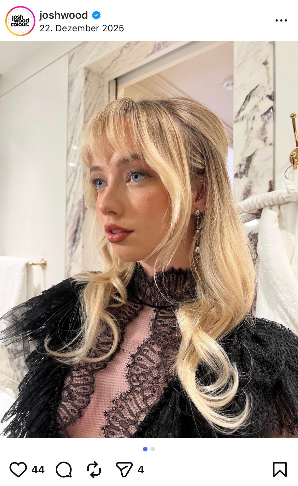 Klasszikus, időtlen és gazdag: ez a szőke nemcsak gyönyörűen kiegyensúlyozott és elképesztően ragyog, de tökéletesen kiegészíti a természetes hajszínt.