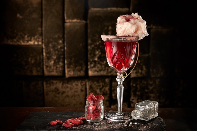 Még csak 21 éves, de már Budapest egyik legjobb koktélbárját irányítja