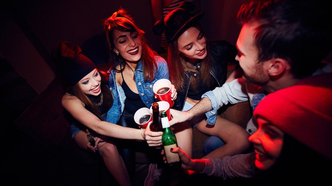 A kutatások alapján aki már fiatalabb korában is rendszeresen fogyaszt sört, bort, esetleg röviditalokat, azt felnőttkorban négyszer akkora eséllyel érinti majd alkoholizmus