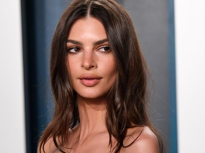Megtette! Emily Ratajkowski TÉNYLEG szőkére festette a haját