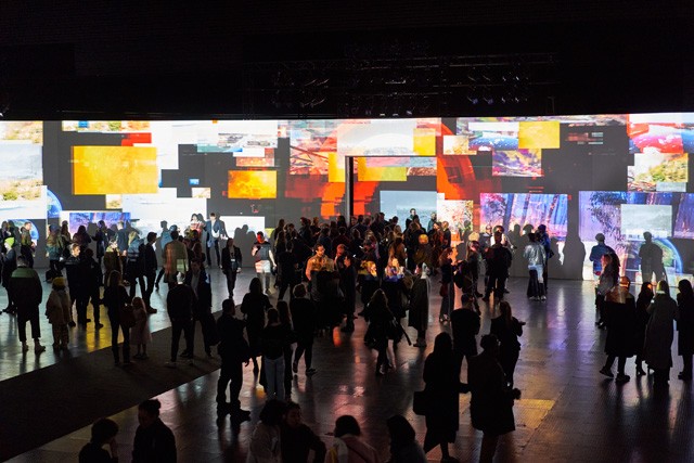 Magyar fényművészek a New York-i Divathéten: A rag & bone bemutatója duplán nagyot szólt idén