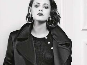 Kristen Stewart a legszexibb Chanel ruhákban villantja meg a combját