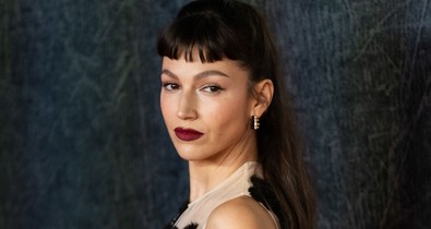 A nagy pénzrablás Tokiója szőke hajra váltott, rá sem ismerünk Úrsula Corberóra