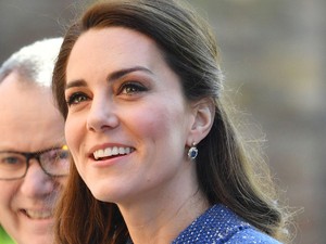 Káprázatos csillogás és klasszikus sikk: Kate Middleton pár óra alatt minden trükkjét beveti