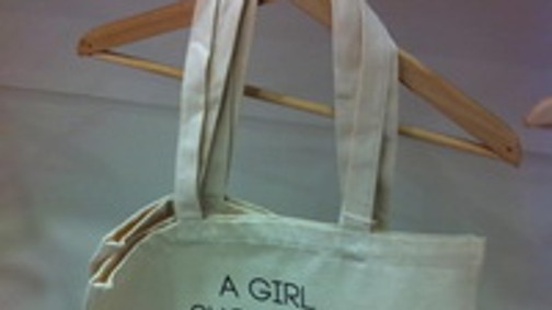 KlassDSign Tote Bags: Stílusos táskák minden ruhatárhoz