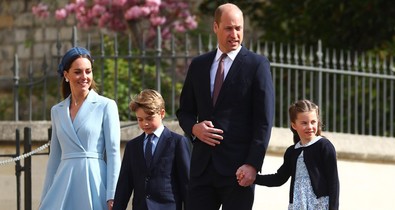 Tökéletes család: Katalin és Vilmos a gyerekekkel mentek a húsvéti misére