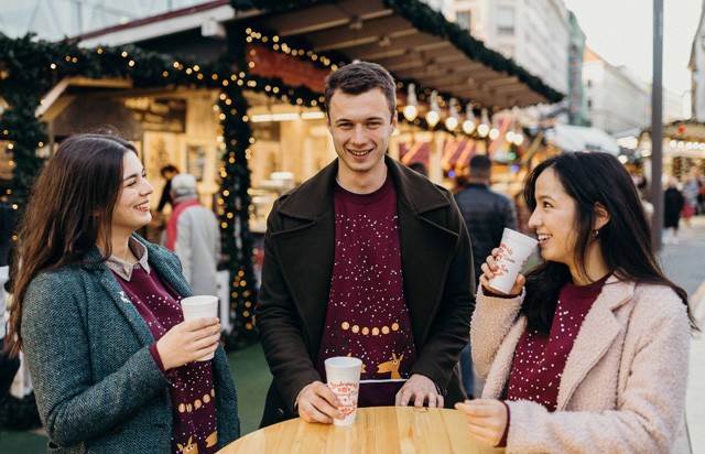Nem is olyan csúnyapulcsi, és szupercuki zokni - segíts az egyik legjobb fej jótékony csapatnak, és ajándékba kapod