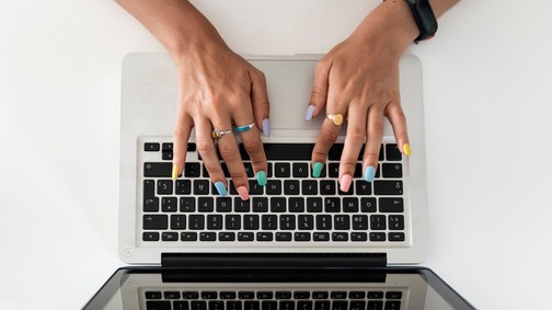 Az online csalások evolúciója: a nigériai hercegtől a mesterséges intelligenciáig