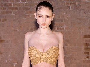 Heidi Klum 21 éves lánya káprázatos pucérruhában pózolt, azonnal ellopta édesanyja elől a show-t a vörös szőnyegen