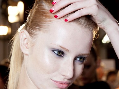 A nyár legtrendibb lakkozása + a 4 legjobb vörös körömlakk