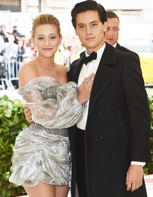 Lili Reinhart és Cole Sprouse