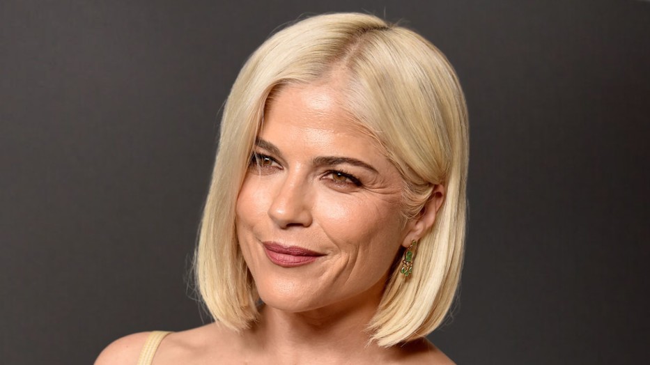Selma Blair álomszép volt fehér ruhájában