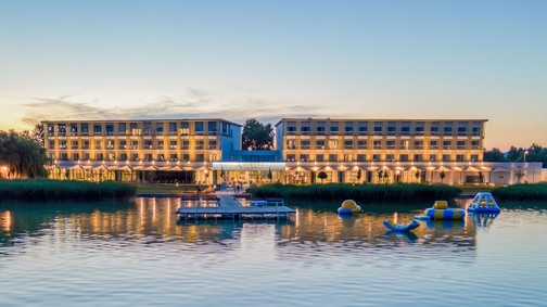 A balatoni idill újraértelmezve: őszi feltöltődést kínál a Sirius Hotel