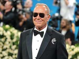Michelle Obamát is öltöztette, majd hirtelen megunták az emberek: a Michael Kors-portré