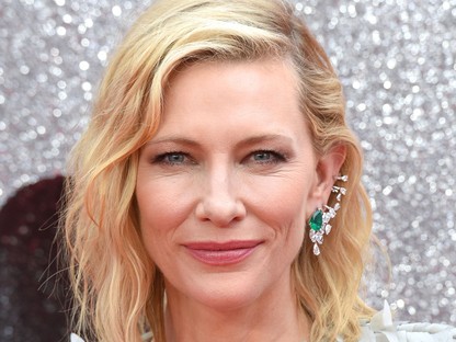 Cate Blanchett tollruhája kész csoda! Nem tudná ezt akárki csak úgy viselni