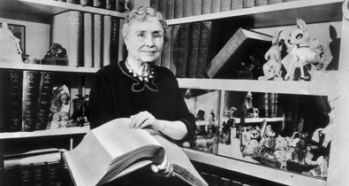Helen Keller megmutatta, hogy nem létezik lehetetlen: vakon és siketen sikerült lediplomáznia