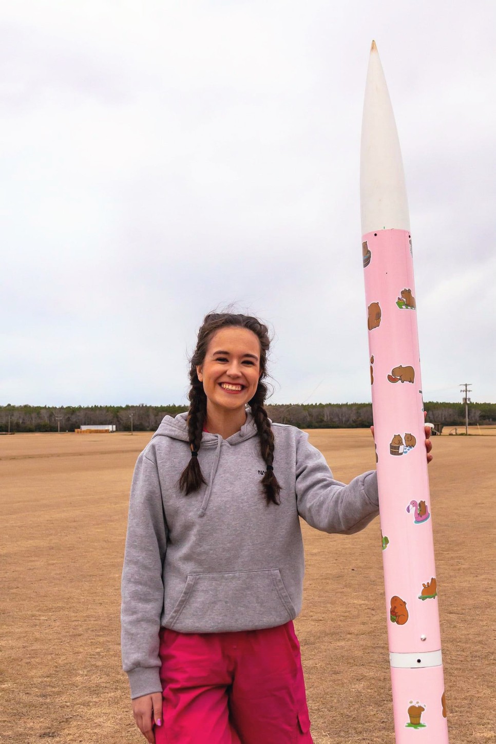 Jelenleg Csehországban él és biztonsági és megbízhatósági légiipari mérnökként dolgozik