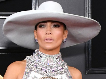 Jennifer Lopez olyan szexi cowgirl volt, hogy Lady Gaga is rámászott a vörös szőnyegen