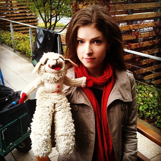 Anna Kendrick Instagramja szerint úgy éli az életét, mintha ki szeretne mindent pipálni, amit csak lehet. Nos, mi is szeretnénk így élni. @annakendrick47