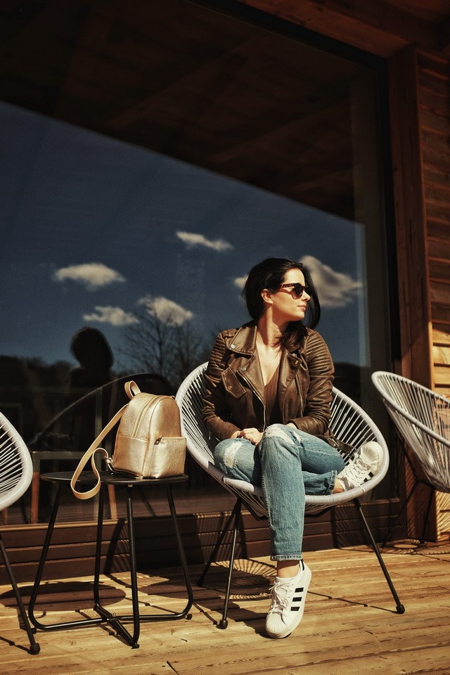 Lola ma hosszú napnak néz elébe, így első a kényelem