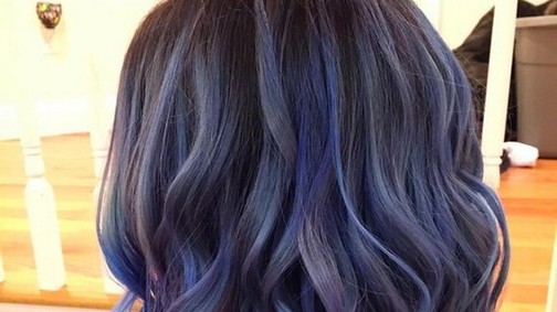 Itt az új hajőrület: fesd ásványszínűre a tincseidet!