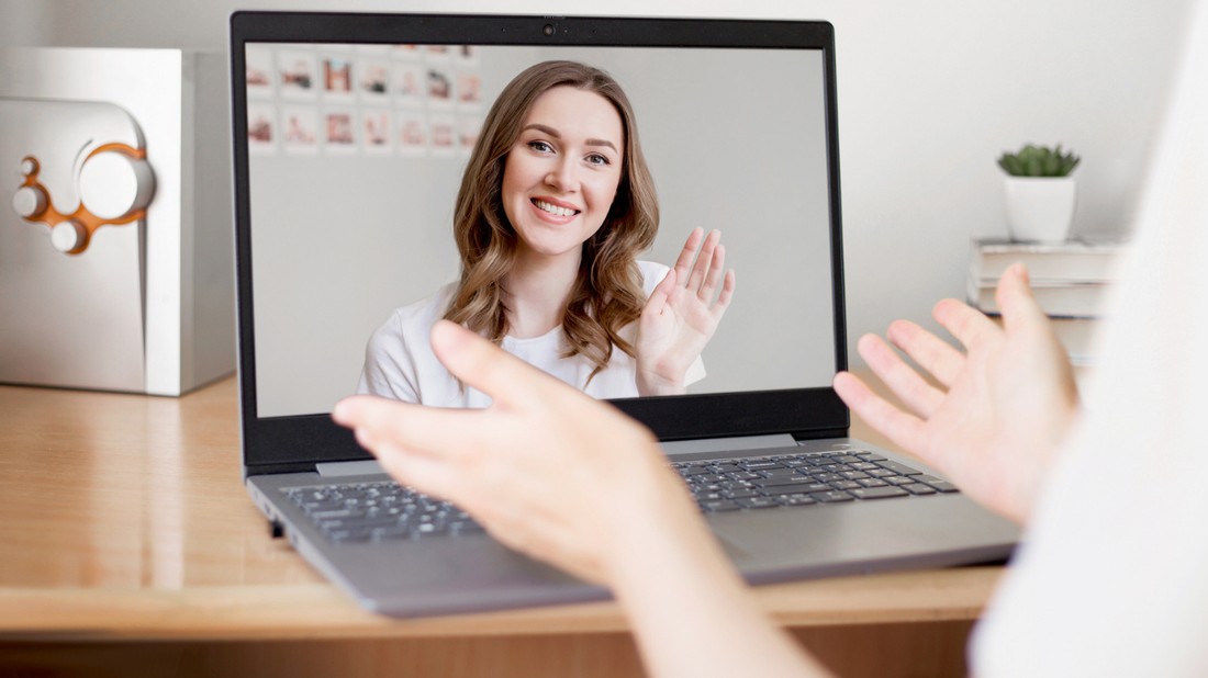 Az úgynevezett harmadik helyek szerepét egyre inkább átvette a digitális tér, de vajon milyen hatással van ez a szociális kapcsolatokra - erre a kérdésre kerestük szakértő pszichológussal a választ