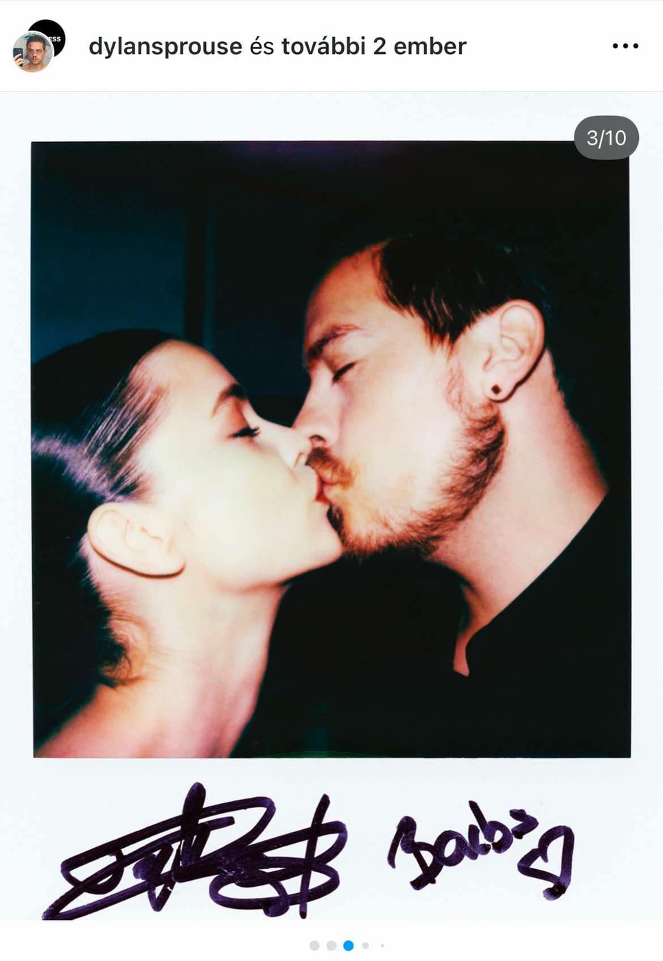 Palvin Barbara és Dylan Sprouse forró csókját polaroid felvételen örökítették meg