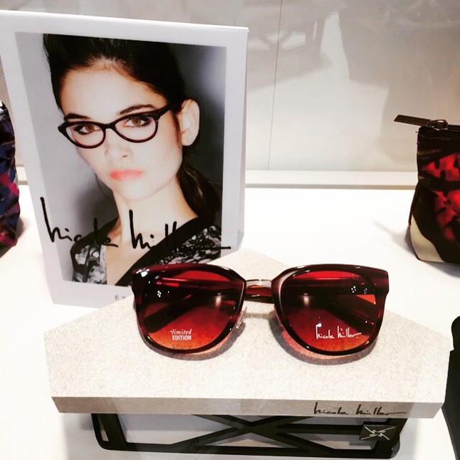 A keret mellett a lencse is színes (Nicole Miller)