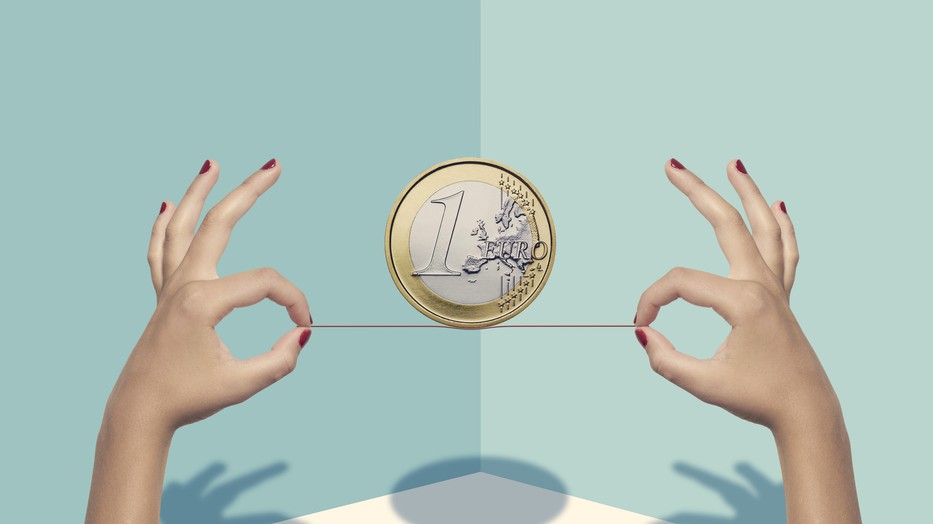 Az infláció, az energisválság idején megnyugatóan hangzik, hogy az Európai Parlament megszavazta a tisztességes megélhetést biztosító minimálbér megteremtésének kötelezettségét az Európai Unióban