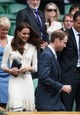 2012 - A wimbledoni királyi páholyban töltött második évében Katalin hercegné egy tengerész stílus által ihletett Alexander McQueen ruhában jelent meg – tökéletes egy sportos naphoz. Ezt a darabot már korábban is láthattunk rajta egy 2011-es kanadai körút során.