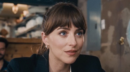 Dakota Johnson félmeztelen Gucci ruhája egyszerre gyönyörű és vad: most azonnal elfogadnánk!