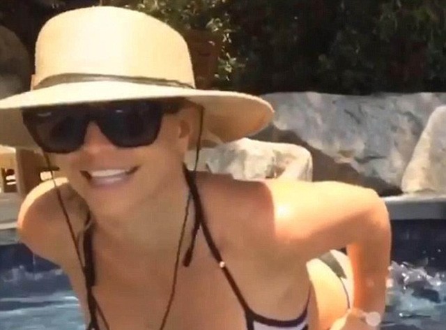 britney spears, bikini, fürdőruha, instagram, közösségi oldal