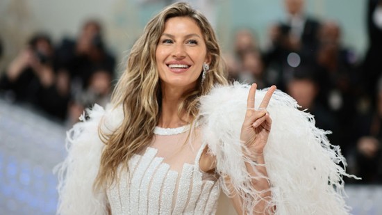 Gisele Bündchen szabadjára engedte a melleit legfrissebb fotóin, leesett az állunk a végeredménytől