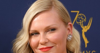 Szülése óta először a vörös szőnyegen Kirsten Dunst, és milyen gyönyörű