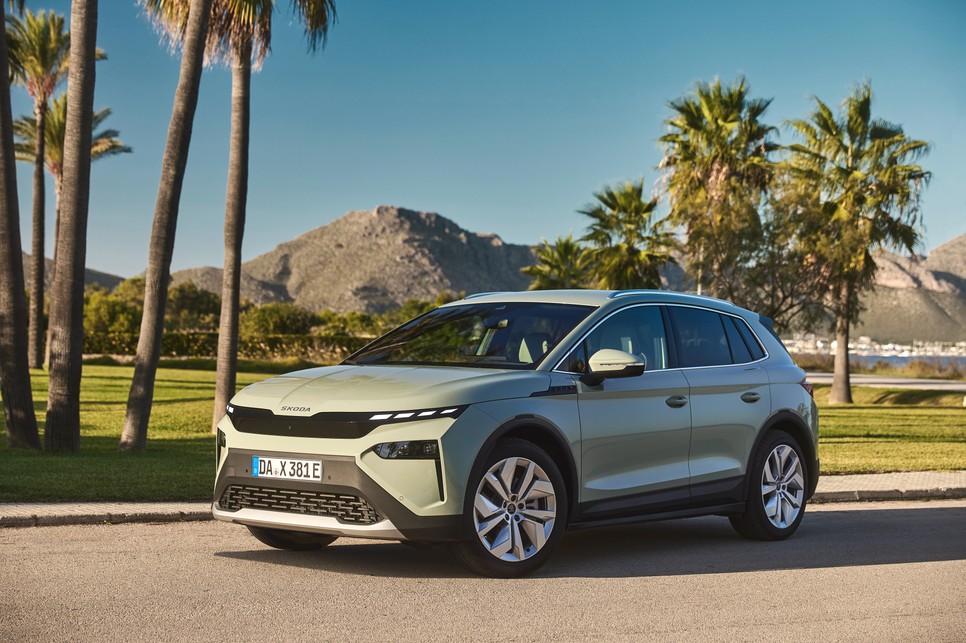 A Škoda Elroq modern, tisztán elektromos SUV, amely csendes működésével, kényelmével és friss dizájnjával új szintre emeli a városi autózást – jövőbe mutató választás nőknek