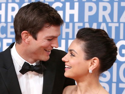 Elolvadunk! A csókkamera megtalálta Ashton Kutchert és Mila Kunist