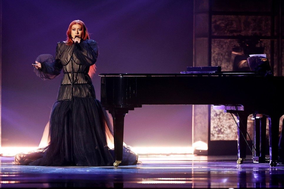 Christina Aguilera úristen, micsoda szettben tért vissza a vörös szőnyegre!